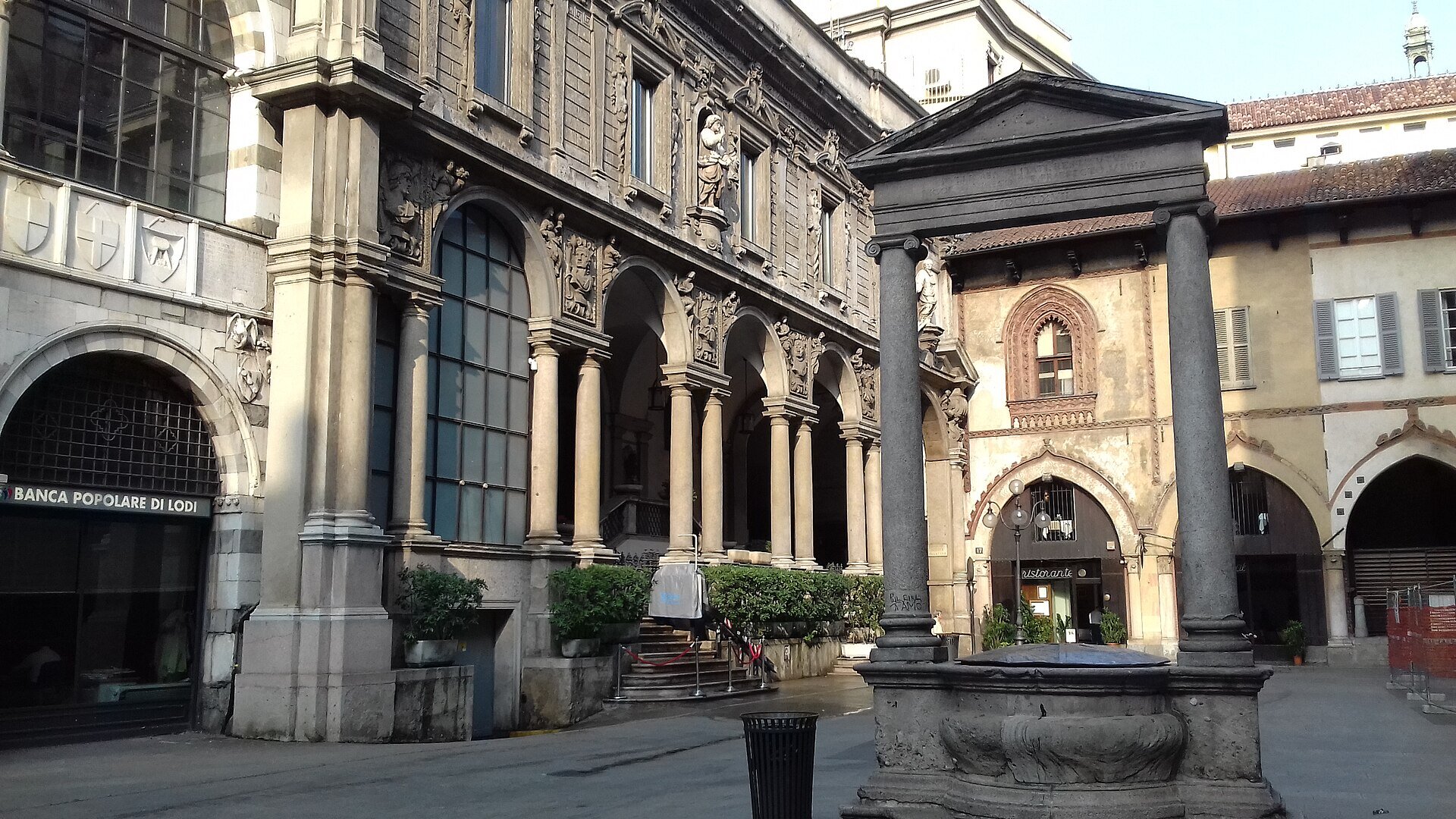mercanti_milano_pietra_dei_falliti.jpeg