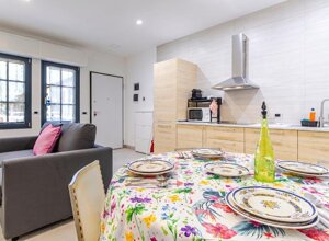 Dining area and fully equipped kitchen at Bovisa Hub 97