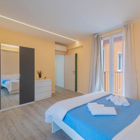 Lakeview Attico Saini bedroom interior