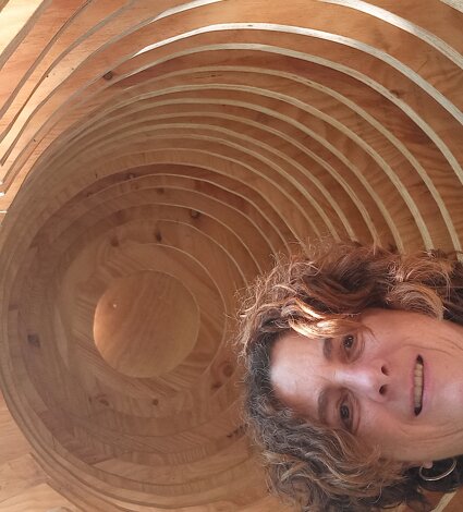 Emanuela Camacci inside the artwork in Messel Museum
