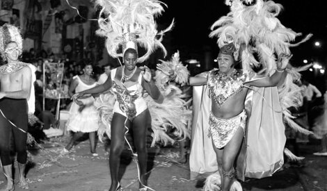 desfile%20llamadas1.jpeg