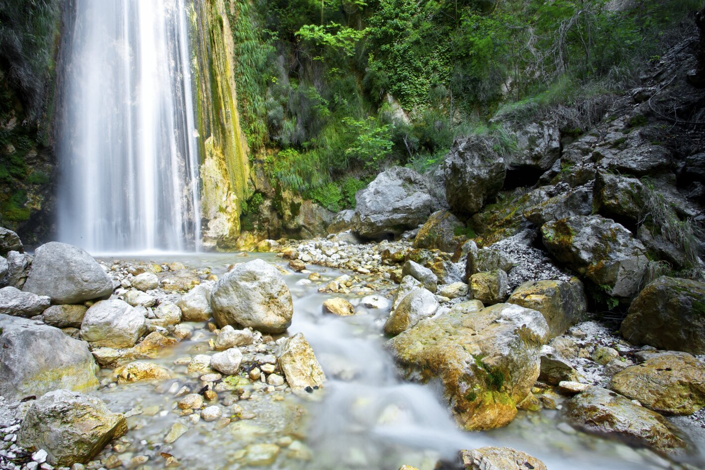 cascata_principale_-_oasi_valle_della_caccia_-_senerchia_(av).jpeg