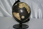 globo-nero-con-base-metallica-nera-soprammobile-mappamondo