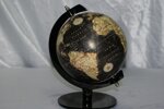 globo-nero-con-base-metallica-nera-soprammobile-mappamondo