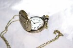 antico-orologio-da-tasca-con-gufo-quartz