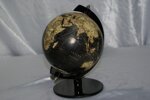 globo-nero-con-base-metallica-nera-soprammobile-mappamondo