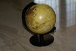 globo-con-base-metallica-nera-soprammobile-mappamondo