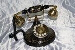 antico-telefono-in-metallo-decorato-a-disco-con-campanelli