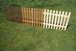 recinzione-steccato-in-legno-tonalita-ciliegio-per-esternointer