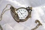 antico-orologio-da-tasca-con-gufo-quartz
