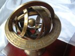 ferma-libro-soprammobile-con-astrolabio-in-ottone