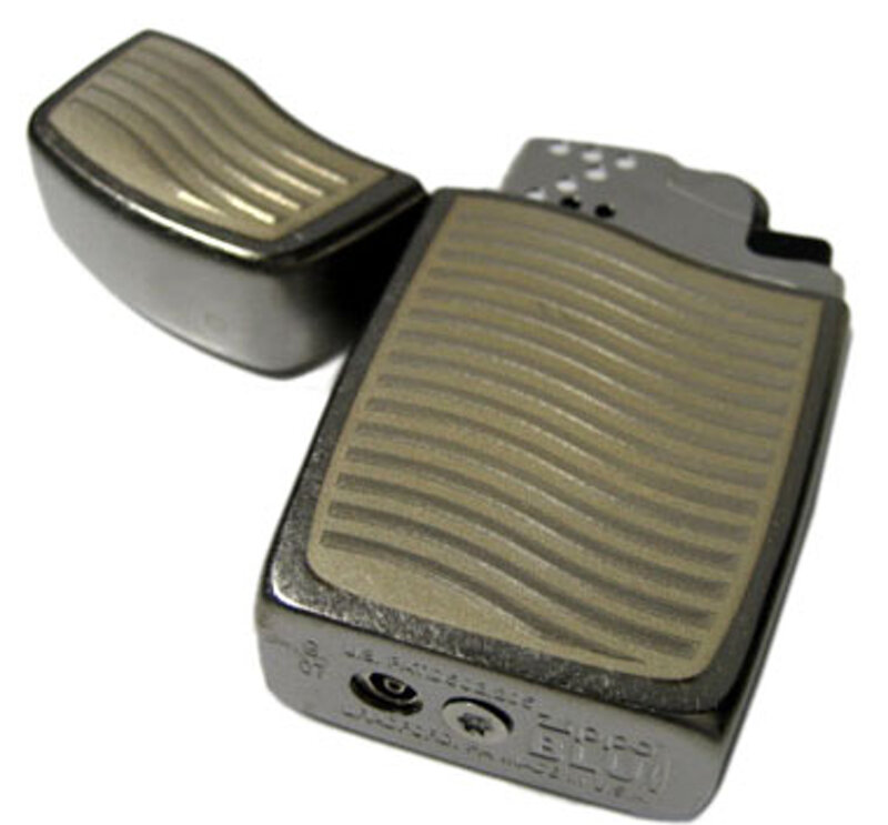 zippo-blu-gas-modello-channeled-fiamma-laser-blu