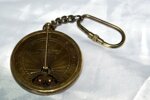 meridiana-portachiavi-sundial-hatton-carden-london-1898