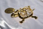 bomboniera-tartaruga-in-oro-e-cristallo-svarovski