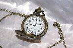 antico-orologio-da-tasca-con-gufo-quartz