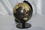 globo-nero-con-base-metallica-nera-soprammobile-mappamondo