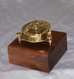 meridiana-bussola-in-ottone-lucido-con-box-in-legno