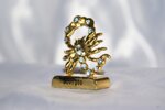 bomboniera-scorpione-in-oro-e-cristallo-svarovski