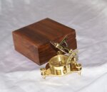 meridiana-bussola-in-ottone-lucido-con-box-in-legno