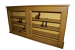 portapipe-vetrina-80-posti-in-legno-colore-pino