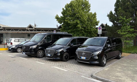 mercedes limousine.jpeg mercedes limousine.jpeg