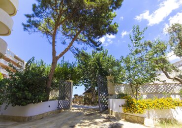 ingresso%20giardino%20comune.jpeg ingresso%20giardino%20comune.jpeg
