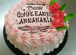 Torta con scritta buon compleanno