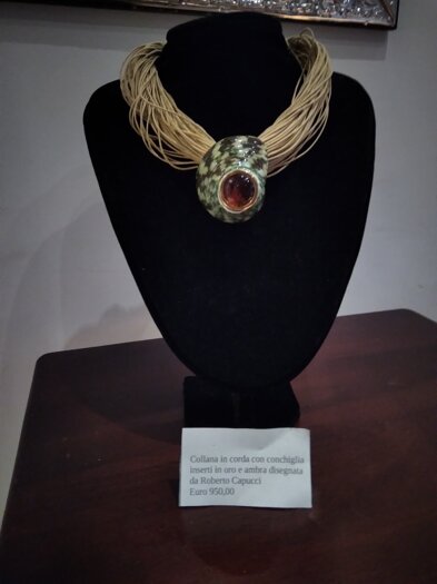 collana in corda con conchiglia.jpeg collana in corda con conchiglia.jpeg