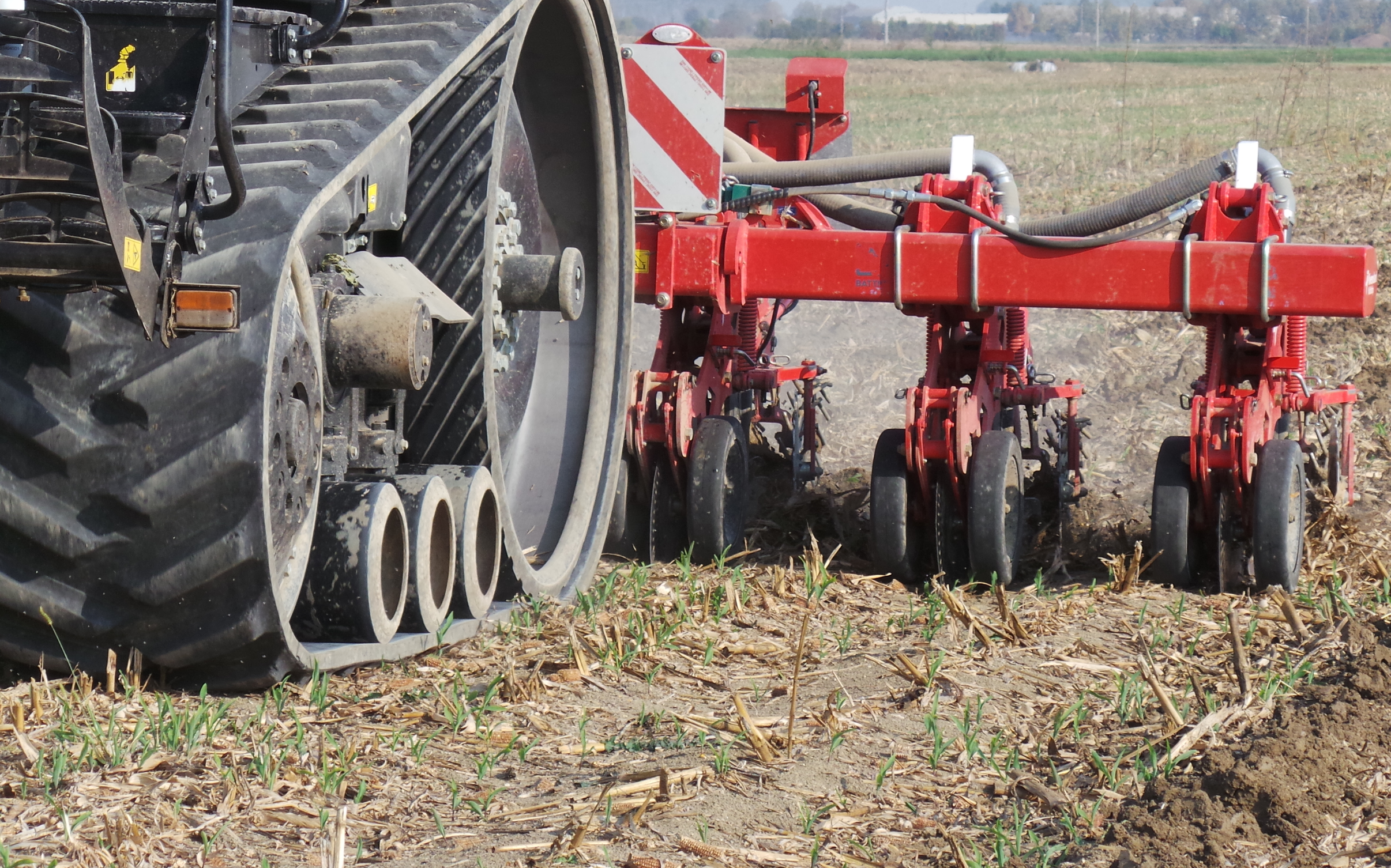 Lavorazione del terreno: come effettuare uno strip tillage a regola d&rsquo;arte