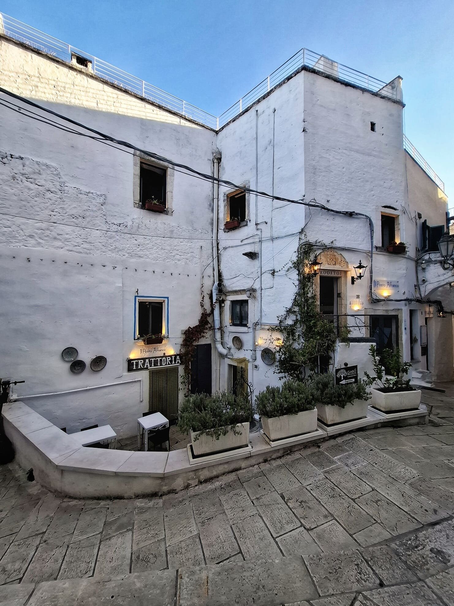 ostuni_accesso_trattoria_ilpostoaffianco.jpeg