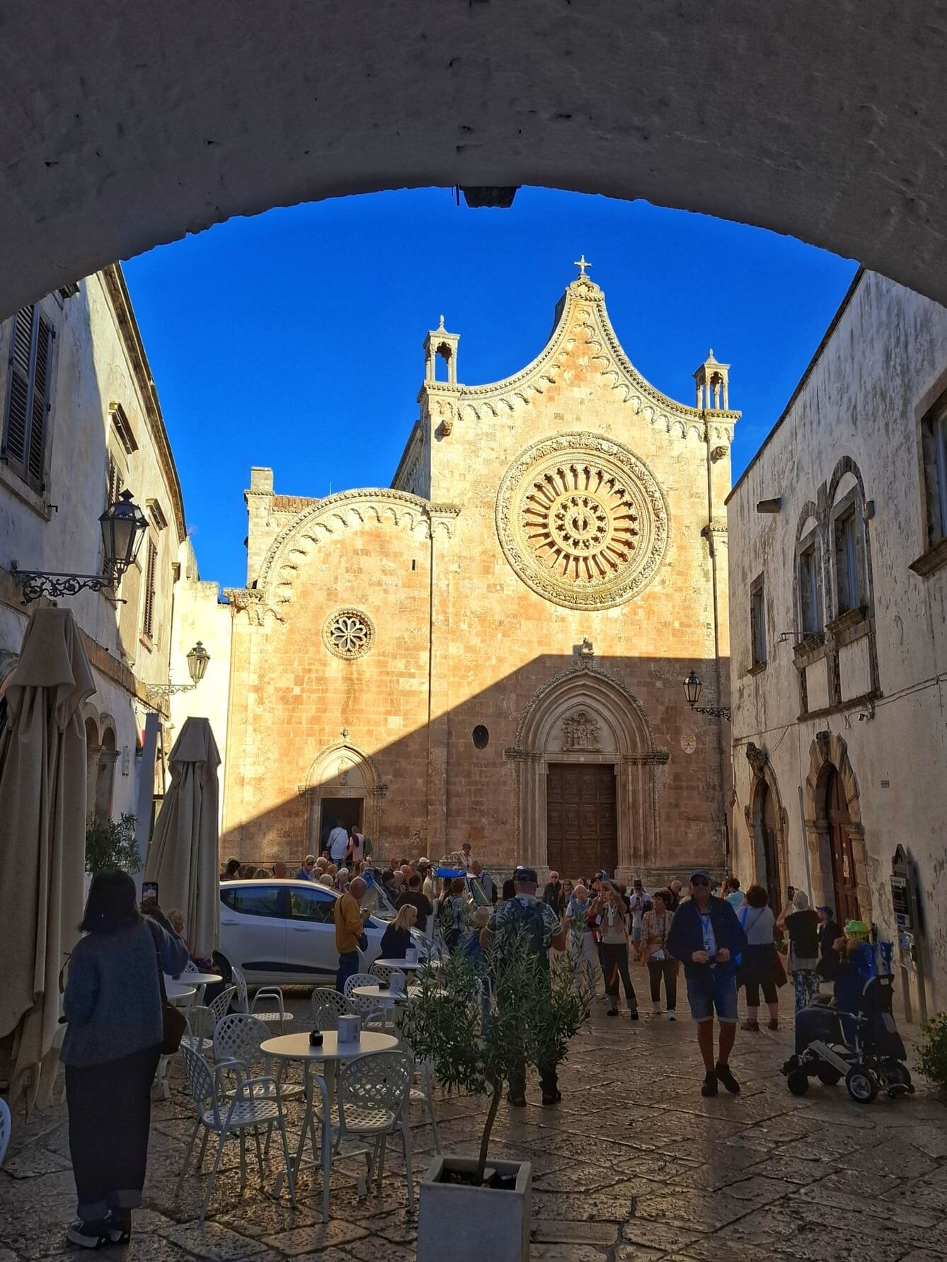 cattedrale_dallarco.jpeg