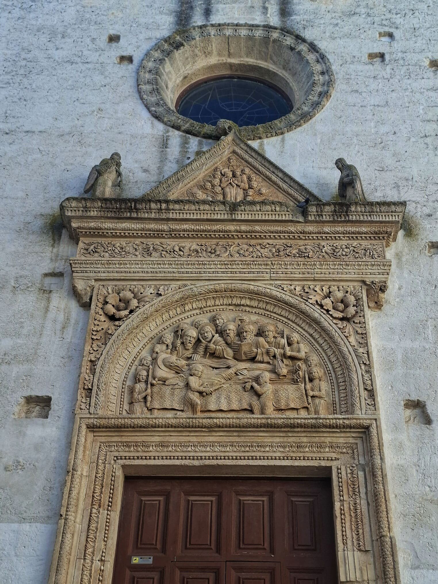 ostuni_portale_chiesaspiritosanto.jpeg