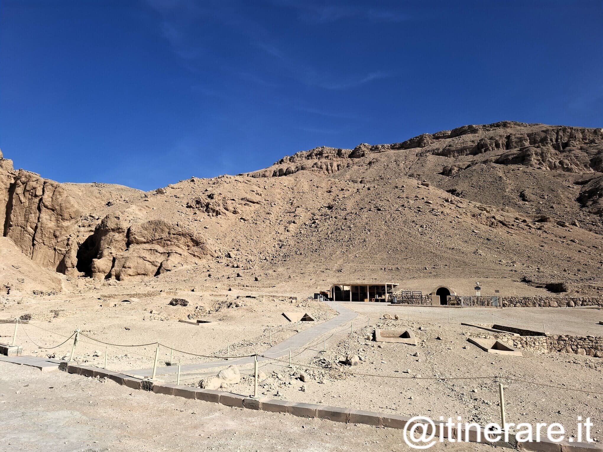 tomba-nefertari.jpeg tomba-nefertari.jpeg