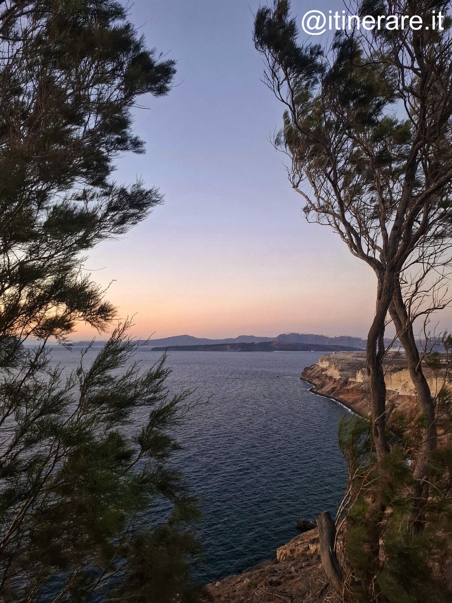 santorini_lunedì_vista-_faro_akrotiri.jpeg santorini_lunedì_vista-_faro_akrotiri.jpeg