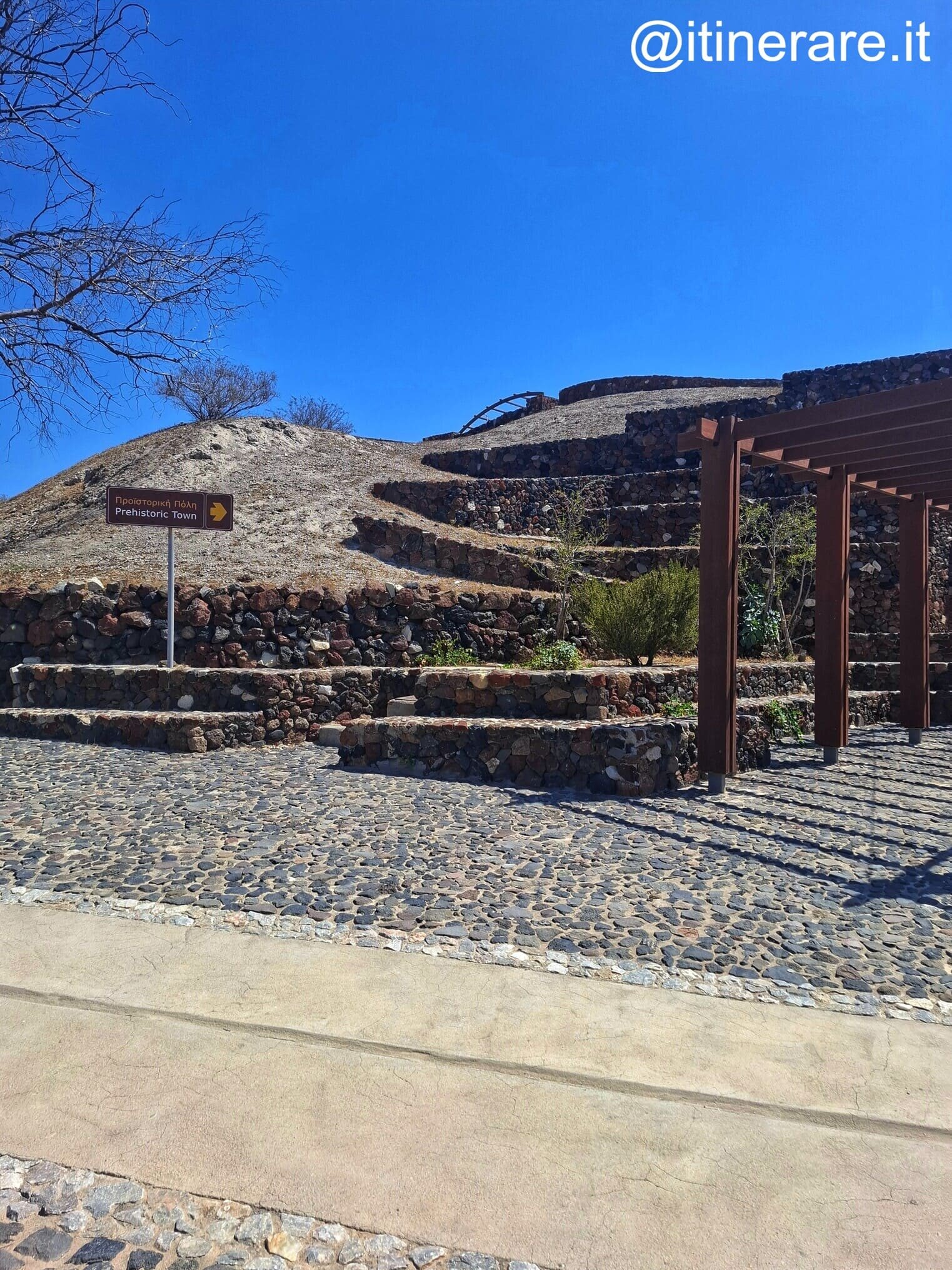 santorini_martedì_akrotiri_ingresso.jpeg santorini_martedì_akrotiri_ingresso.jpeg