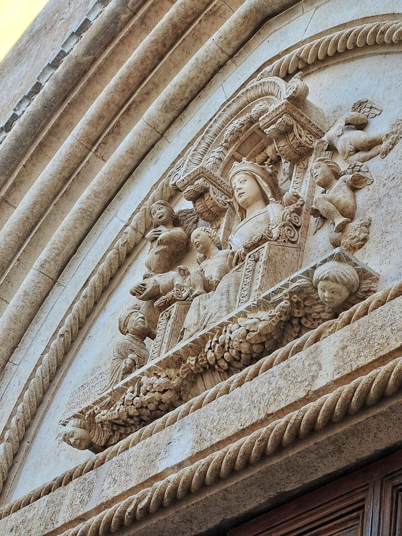 dettaglio_cattedrale_ostuni.jpeg