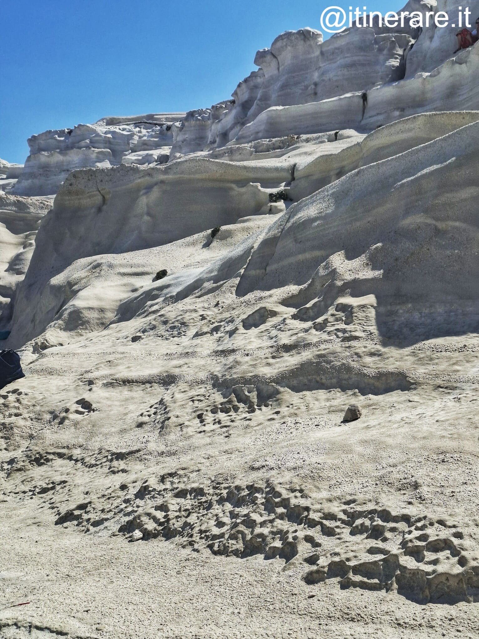 milos_mercoledì_spiaggia2_sarakiniko.jpeg milos_mercoledì_spiaggia2_sarakiniko.jpeg