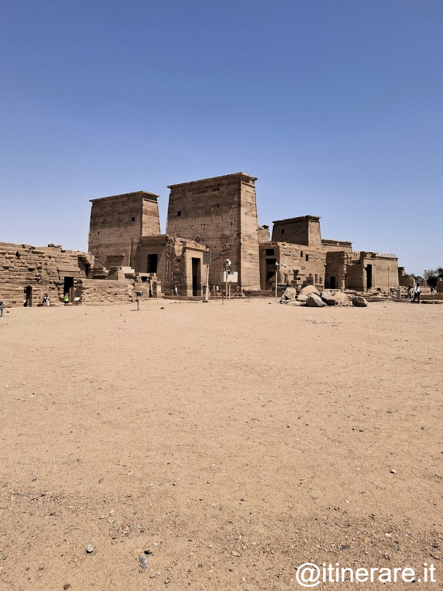 tempio-di-iside-esterni.jpeg tempio-di-iside-esterni.jpeg