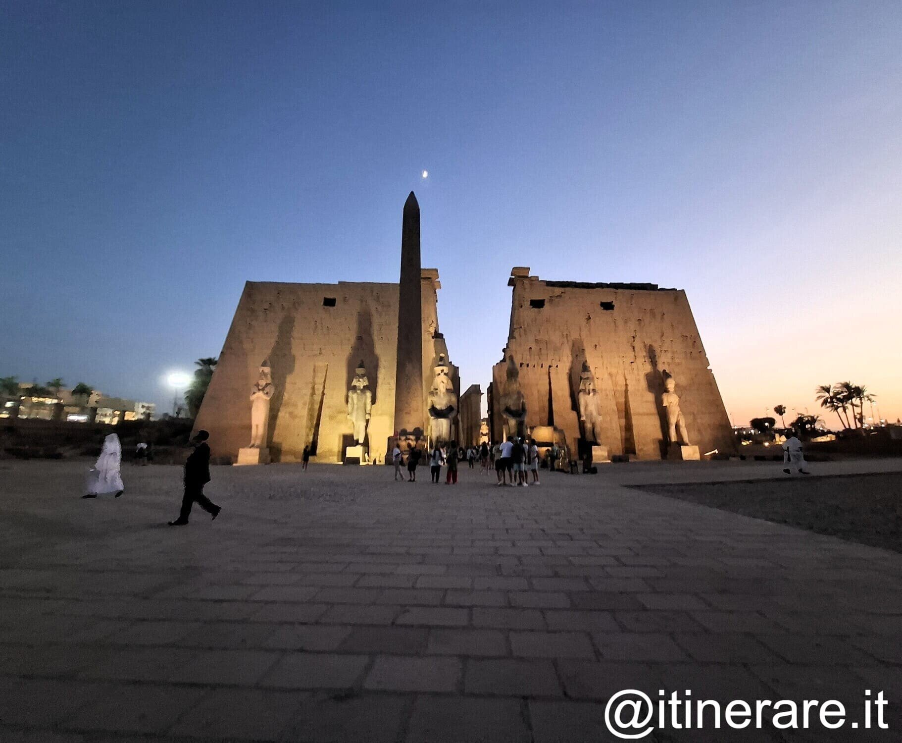 luxor-notte---copia.jpeg luxor-notte---copia.jpeg