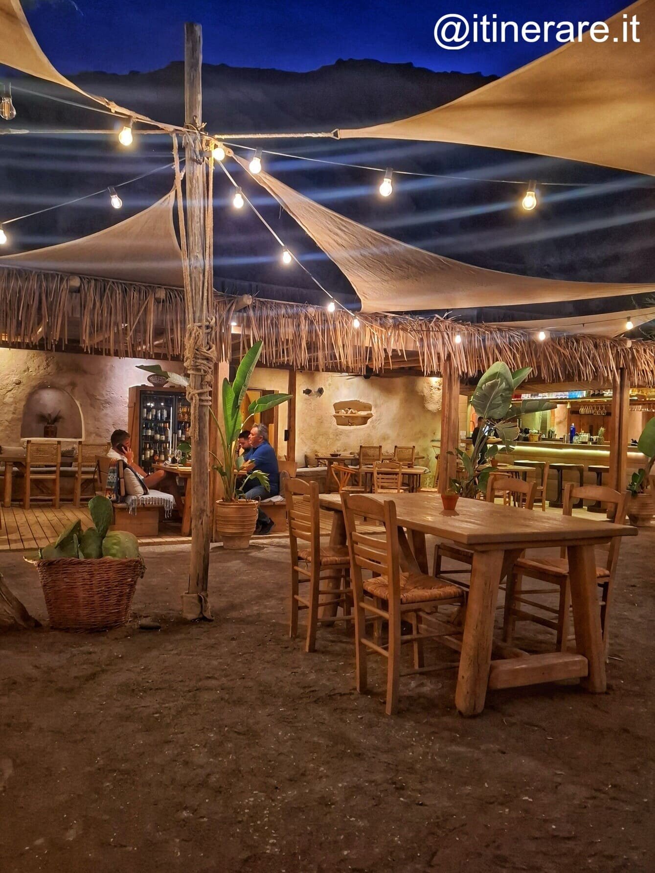 santorini_sabato_interni_yalosbeach.jpeg santorini_sabato_interni_yalosbeach.jpeg