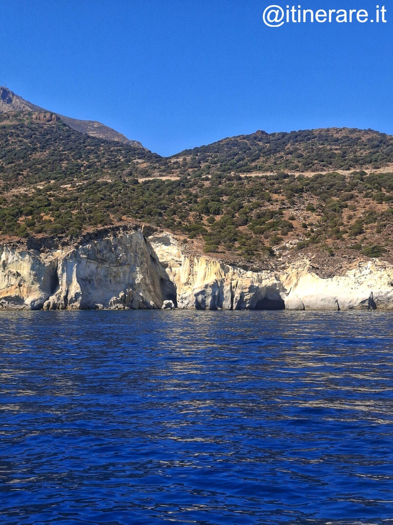 milos_giovedì_grotte_costasud.jpeg milos_giovedì_grotte_costasud.jpeg