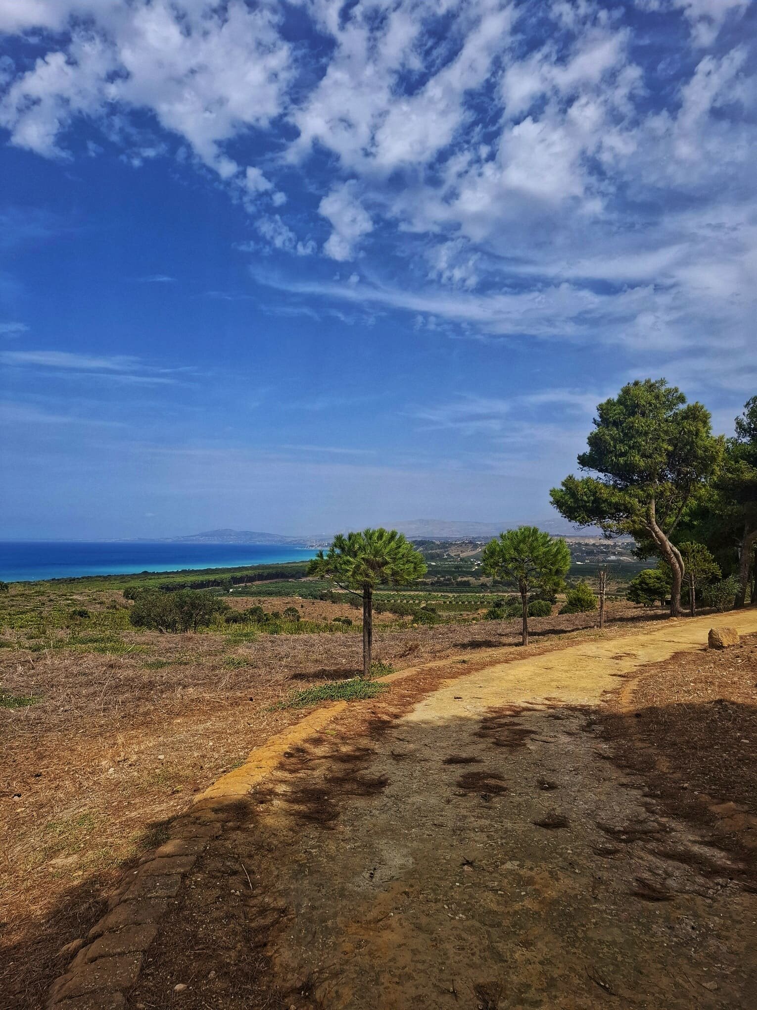 vista-sulla-foce-del-platani-e-sentiero.jpeg vista-sulla-foce-del-platani-e-sentiero.jpeg