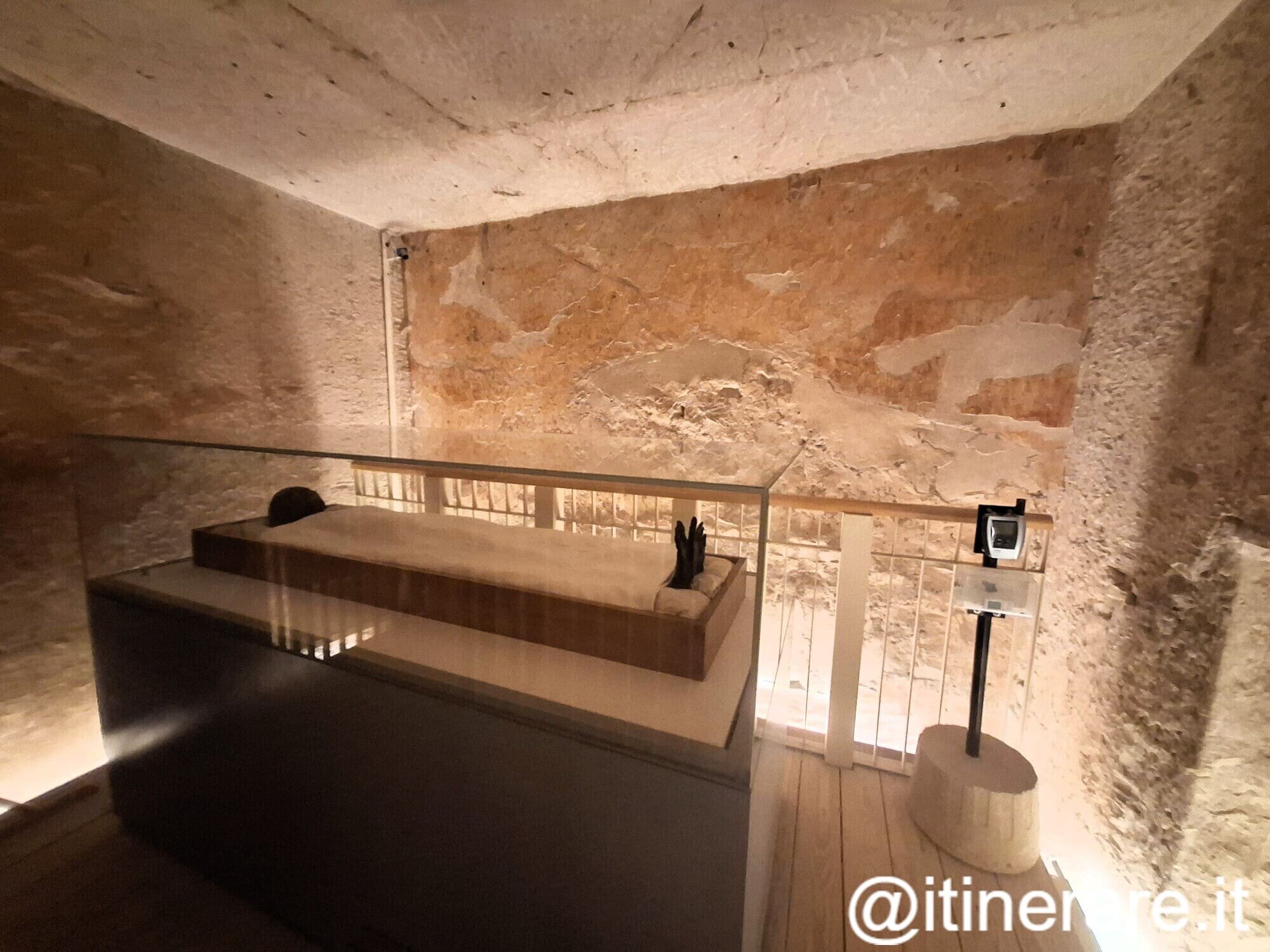 tomba-tutankamun.jpeg tomba-tutankamun.jpeg