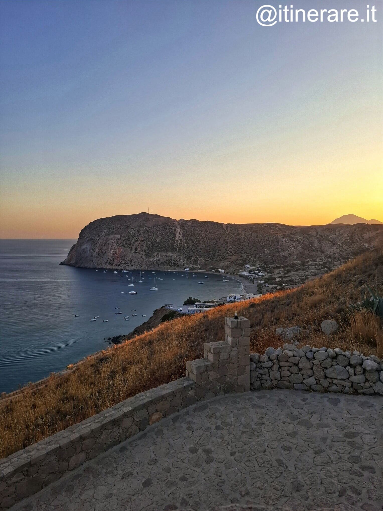 milos_mercoledì_spiaggiatramonto_kalolivadi.jpeg milos_mercoledì_spiaggiatramonto_kalolivadi.jpeg