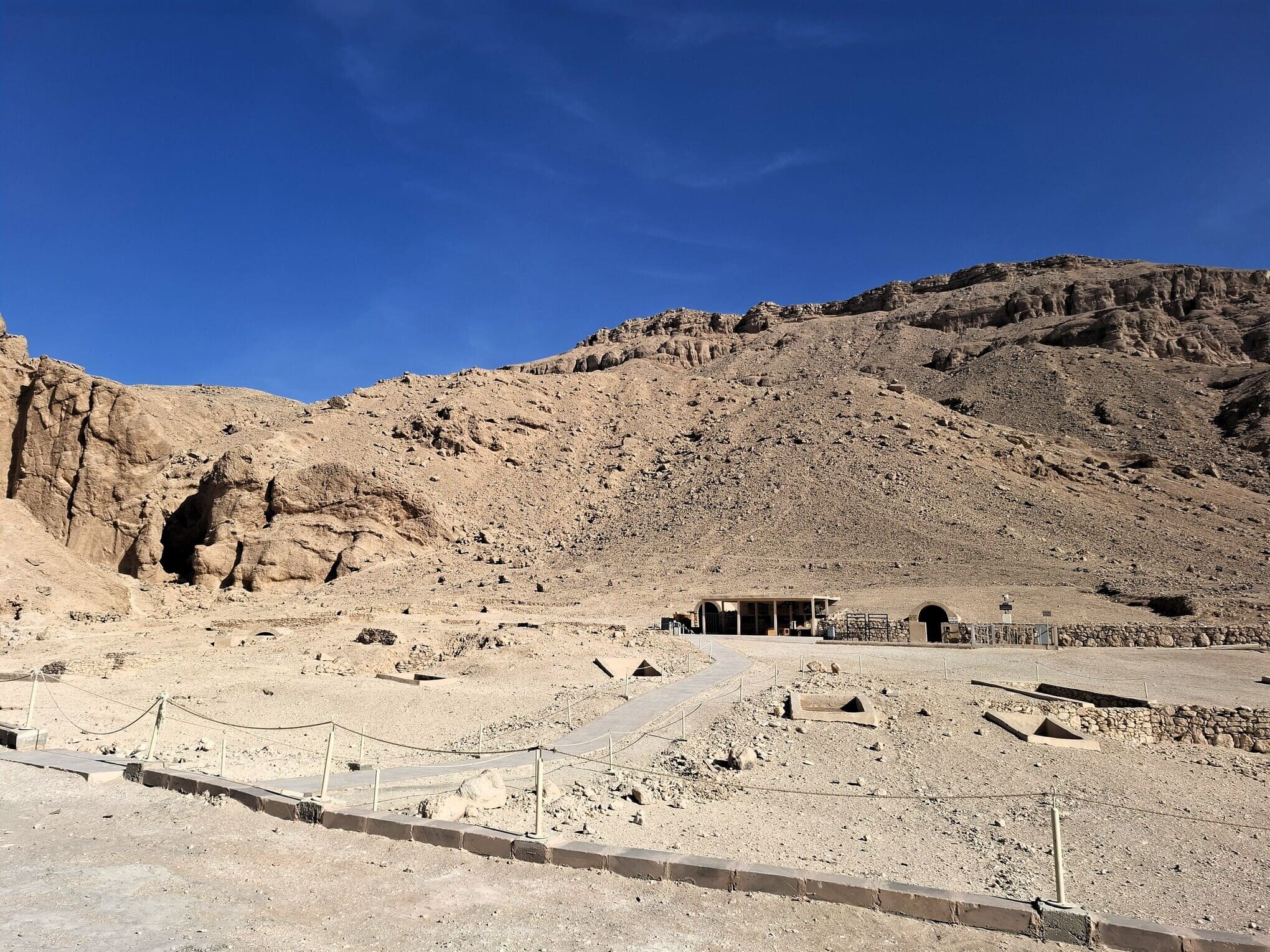 tomba-nefertari.jpeg tomba-nefertari.jpeg