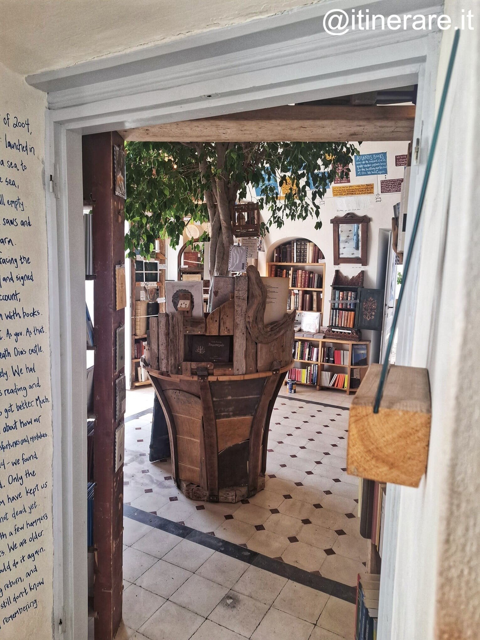 santorini_domenica_atlantisbook_interni2_fira.jpeg santorini_domenica_atlantisbook_interni2_fira.jpeg