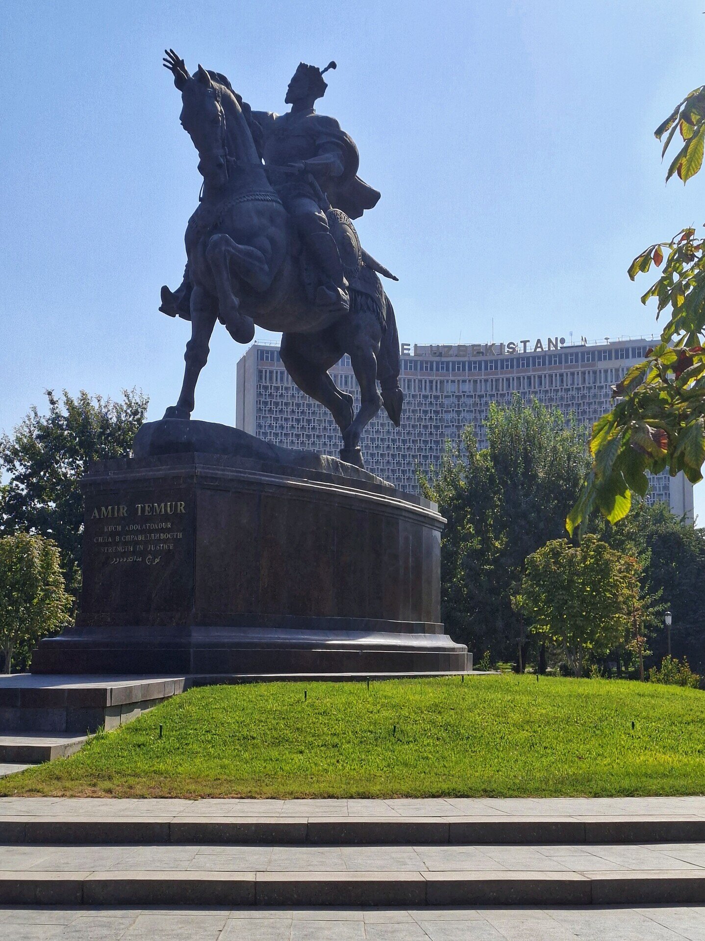 statua_uzbekistanhotel_tashkent.jpeg statua_uzbekistanhotel_tashkent.jpeg