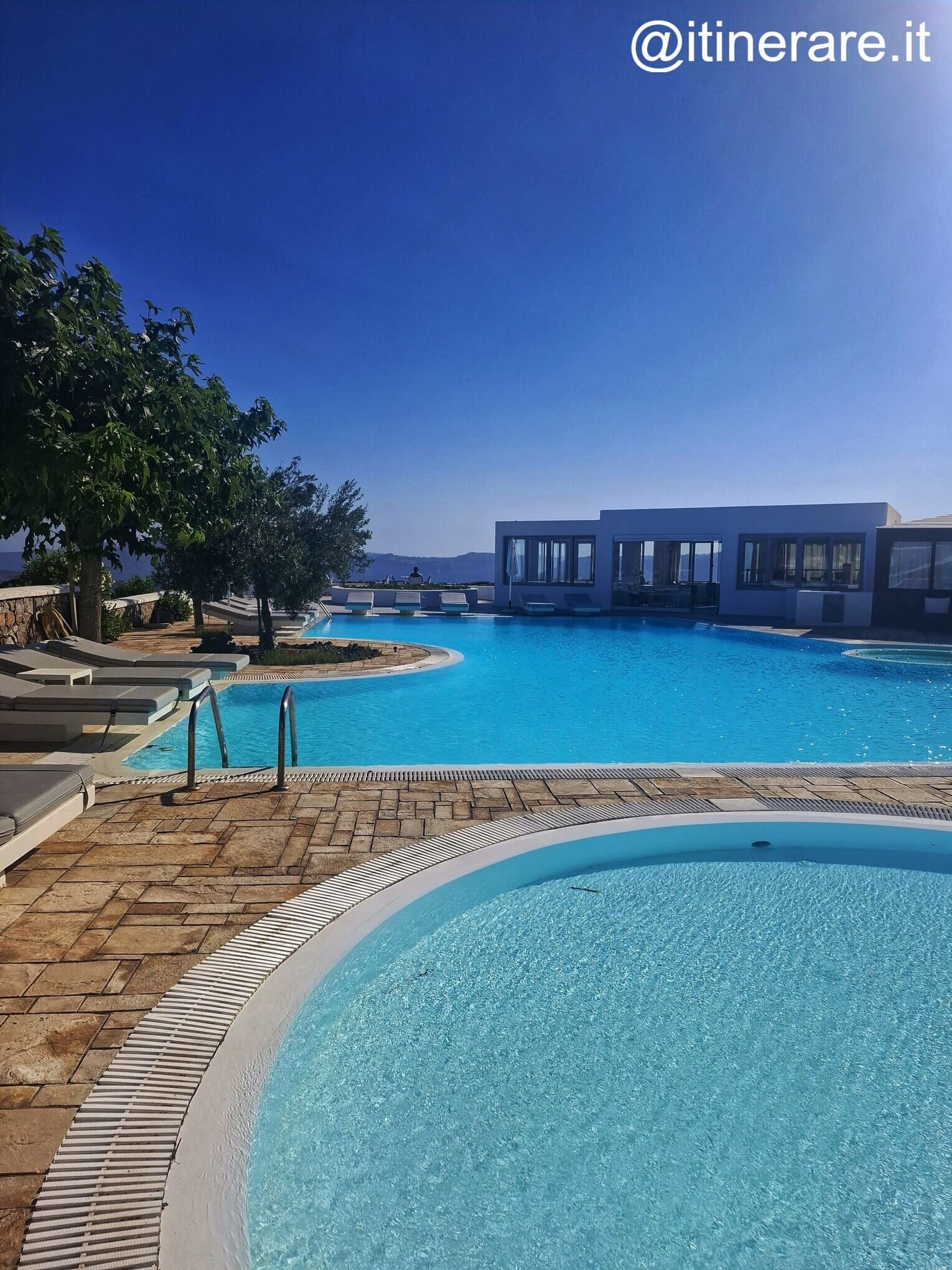 santorini_martedì_piscine-mayson-de-lys_akrotiri.jpeg santorini_martedì_piscine-mayson-de-lys_akrotiri.jpeg