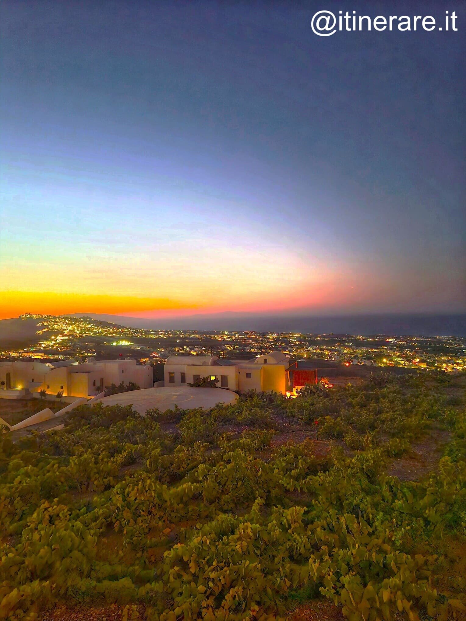 santorini_lunedì_vista_pyrgos.jpeg santorini_lunedì_vista_pyrgos.jpeg