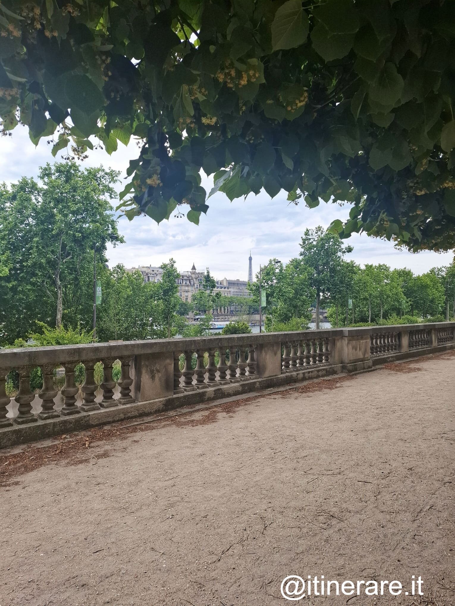 vista-tour-eiffel-dai-giardini.jpeg